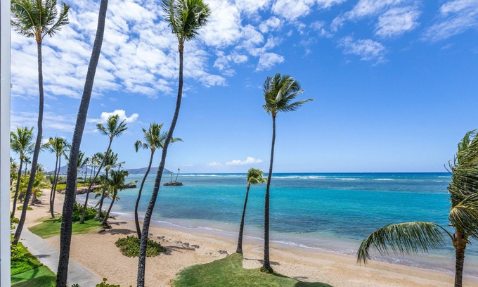 Waialae Iki Apartment | Kahala BEACH-FRONT Huge Apartment