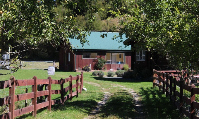 Tapawera House | Kahurangi Cottage Wilderness Retreat