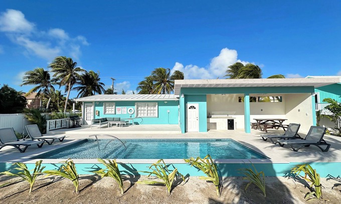 Rum Point House | Kai Baby Waterfront Cottage Private Pool Cabana Kayaks Paddleboards & Bikes!