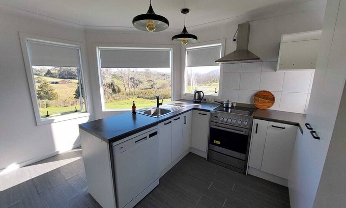 Kaiwaka House | Kaiwaka Holiday Home in a rural location - 10mins from gorgeous beach!