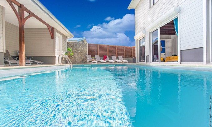 Trois-Rivieres Villa | Kaju Pool House, close to the beach