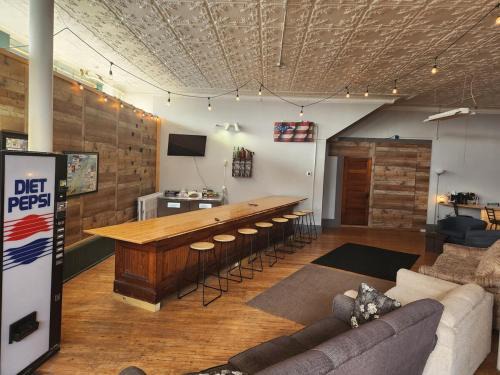 South Range Apartment | Kaleva East & Goose's Hall