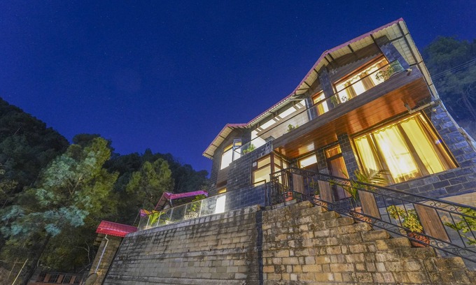Kasauli Villa | Kalmia Kasauli 3BHK Villa : King sized bed +Bonfire +WiFi+ Cook