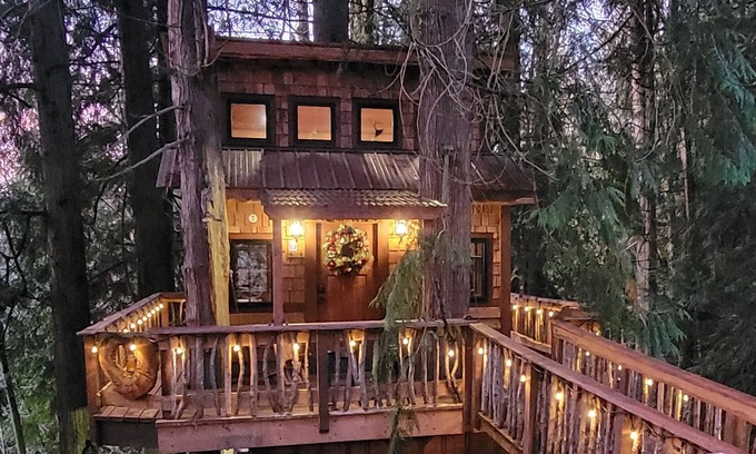 Cottage Lake Cabin | Kalptaru Treehouse Retreat