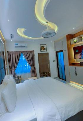 Bamahu Hotel | Kamara Lakeview Hotel