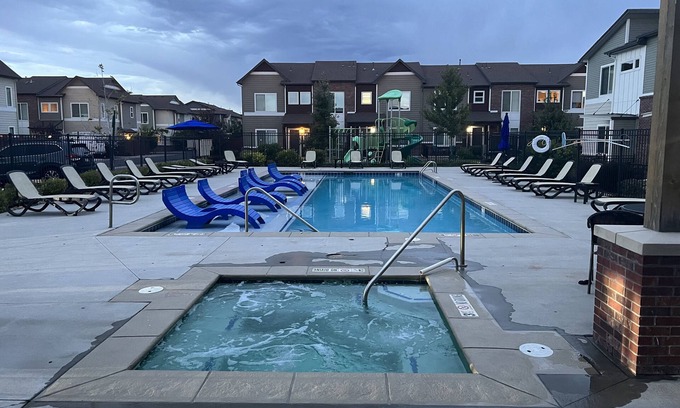 Kennedy House | Kamara’s Family Townhome. Pet friendly
