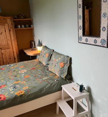 Wommersom Bed & Breakfast | Kamer in een Strobalen huis