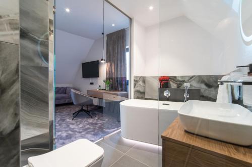 Zielona Gora Bed & Breakfast | Kameralny