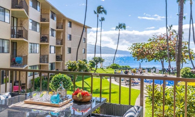 Maalaea Condo | KAN 211 Remodeled OceanFront 2BD for Whale Watch