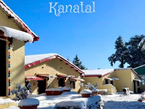 Kanatal Resort | Kana Mud An Ethnic Village Resort - Beautiful View of Gangotri Mountains