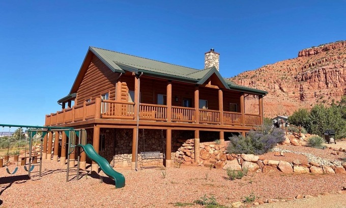 Kanab House | Kanab Family Luxury Log Cabin, Private Hot Tub, Stargazing, Pets OK, Near Bryce