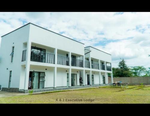 Liwonde Cabin | KandJ EXECUTIVE LODGE