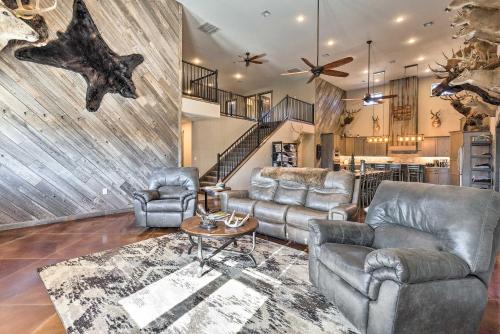 Great Bend House | Kansas Hunting Lodge Pets and Large Groups Welcome!