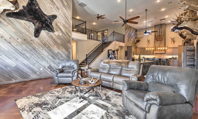 Great Bend Cabin | Kansas Hunting Lodge: Pets & Large Groups Welcome!