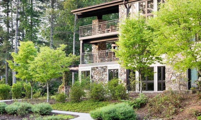 Hendersonville Hotel | Kanuga Inn & Lodging