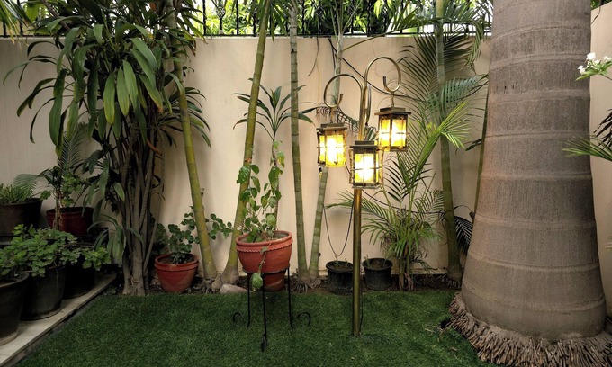Ranjit Avenue Bed & Breakfast | Kanwar Homestay - Posh/Wifi/Kitchen/Gardens/CarPark