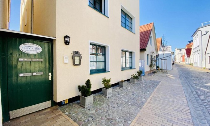 Warnemuende Apartment | Kapitänshaus Fröhlich/Tom