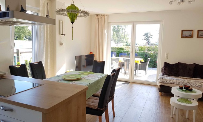 Ueckeritz Apartment | Kapitänsresidenz - House directly on the water - 2 bathrooms - WLAN - Kapitänsresidenz