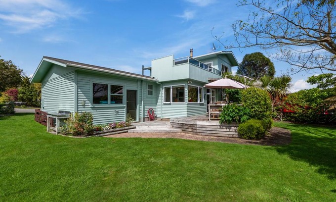 Wharewaka House | Kapuka Paradise - Wharewaka Holiday Home