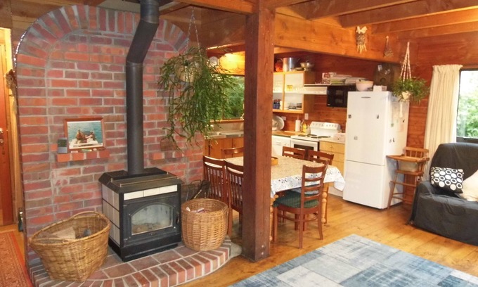 Marahau Cottage | KARAKA holiday cottage on the door step of the ABEL TASMAN NATIONAL PARK