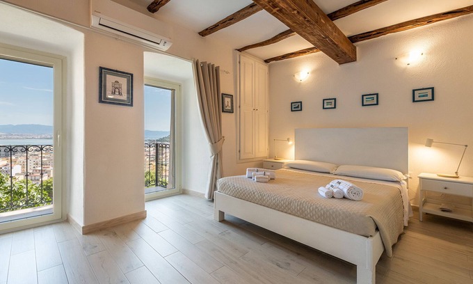 Historic Castle District House | Karalis Relais: Private apartment with Jacuzzi