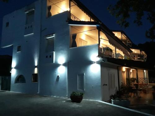 Rovies Apartment | karavagelis rooms
