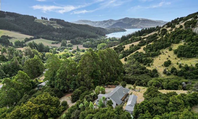 Christchurch District House | Karearea Cottage - Rural Retreat Purau