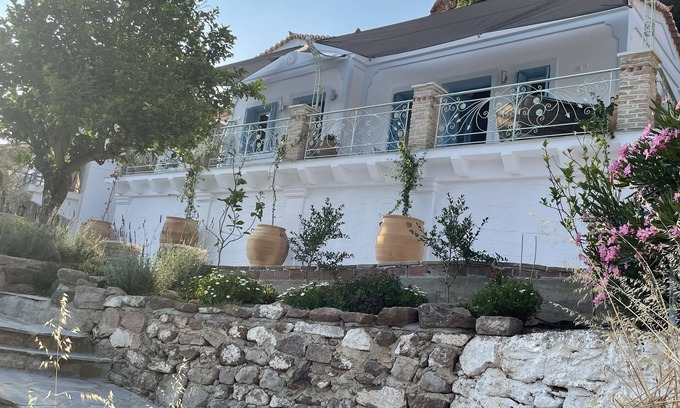 Poros House | Karen’s Mikro Spiti, Poros. Presented by LazyDaze