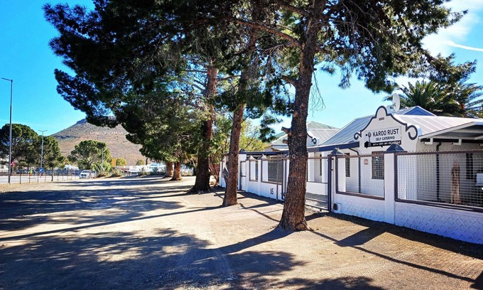 Victoria West Cottage | Karoo Rust Victoria West Family Friendly Units