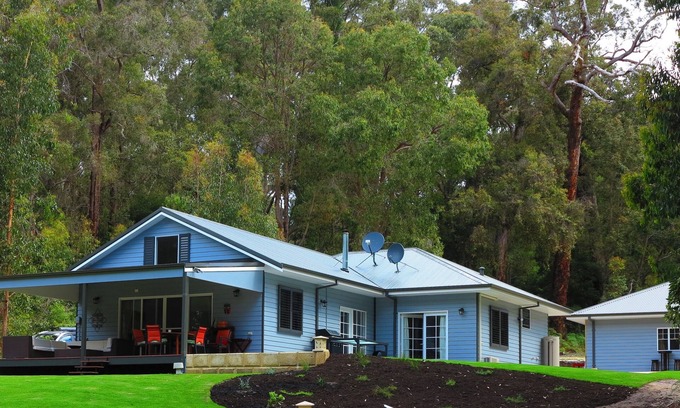 Quinninup House | Karri Lane Lake House