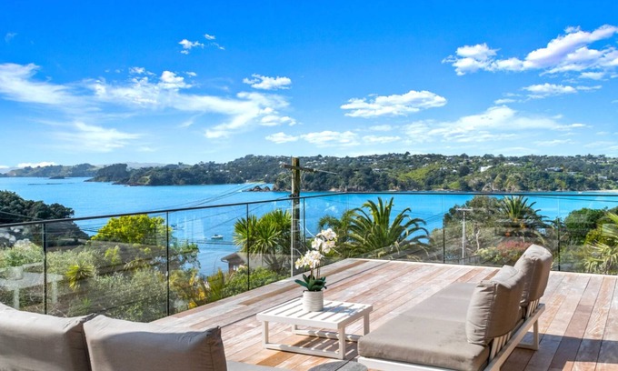 Oneroa House | KARU HOUSE | Coast & Country | WINTER DEAL - Stay for 3, Pay for 2