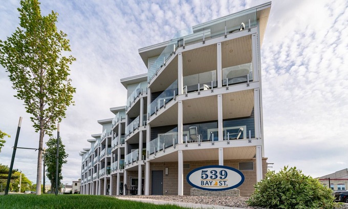 Traverse City Condo | Kasa 539 Bay Street Traverse City