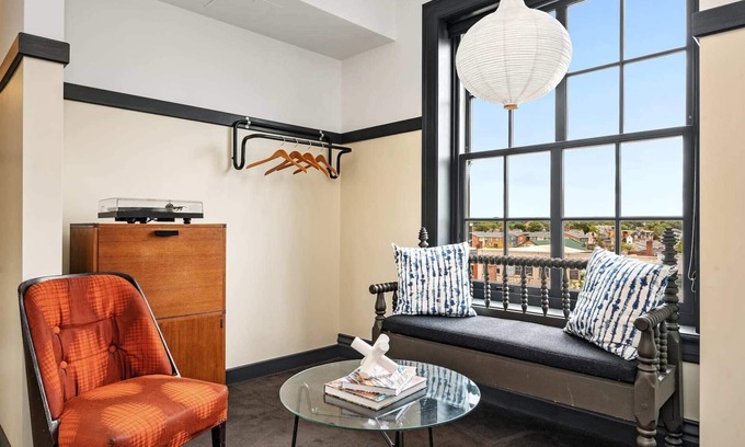 East Liberty Apartment | Kasa | Accessible Studio Near Bakery Square | The Maverick