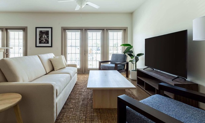 Wilmington Apartment | Kasa | Bright 2BD | Wilmington