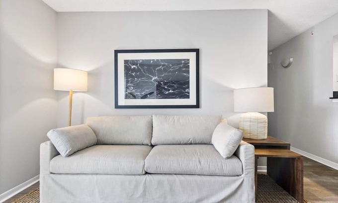 Delray Beach Apartment | Kasa | Bright & Airy 2 BD + Free Parking | Delray Beach