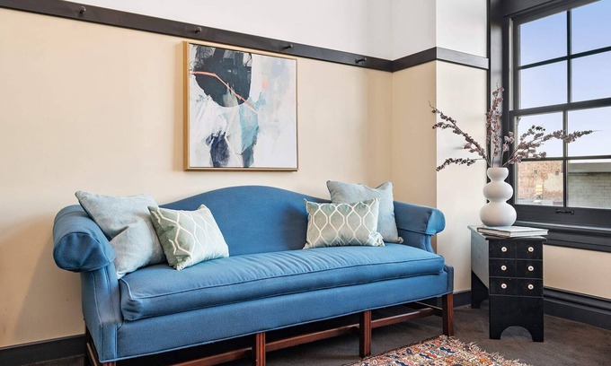East Liberty Apartment | Kasa | Enjoy a Beautiful Suite in East Liberty | The Maverick