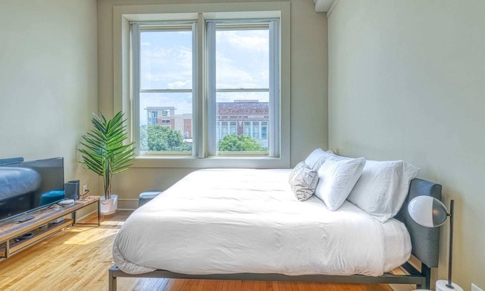 Columbia Apartment | Kasa | King-Bed Studio in Historic Downtown | Columbia