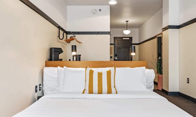East Liberty Apartment | Kasa | Plenty of Nearby Attractions, Cozy Studio | The Maverick