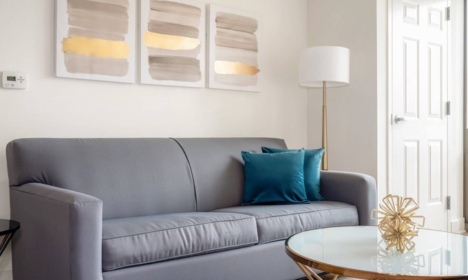 The Loop Apartment | Kasa | Relaxing 1 BD + Near Local Eateries | Chicago