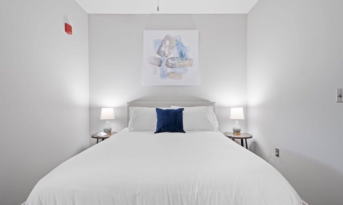 South Side Flats Apartment | Kasa | Stay in or Go out in Steel City | Pittsburgh