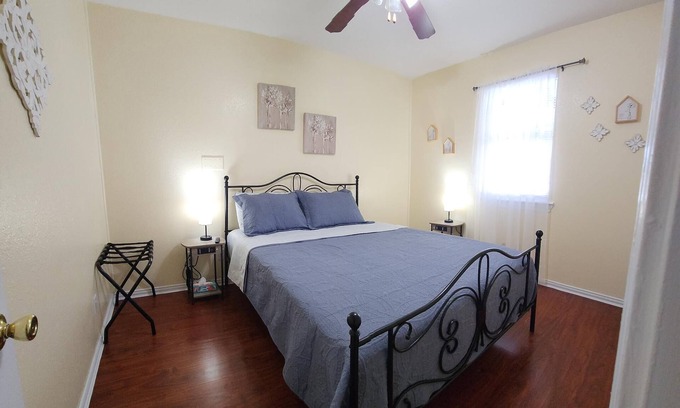 Redwood Apartment | KASITA.5 min to river, 4min to Christus S R hospital, state University 12min