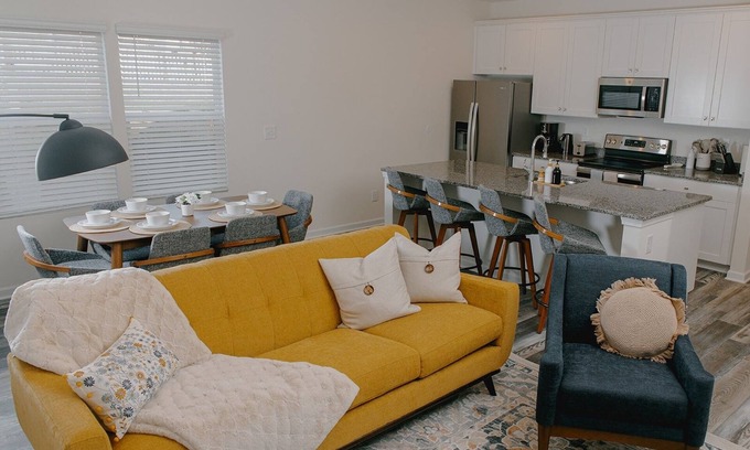 Cornelius House | Kasita Cornelius East- Free Parking- 3 beds- Modern and Pristine