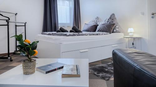 Fuldatal Apartment | Kassel - Gemütliches DG Apartment in Fuldatal mit Parkplatz & Wlan - OneN8
