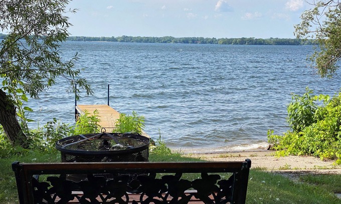 Bongard Cottage | Kat's Cradle Cottage in Prince Edward County. Waterfront on the Reach!