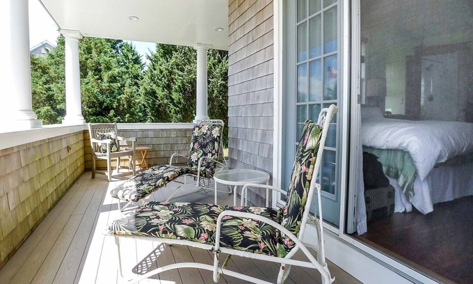 Katama House | Katama Bay Contemporary With Water Views