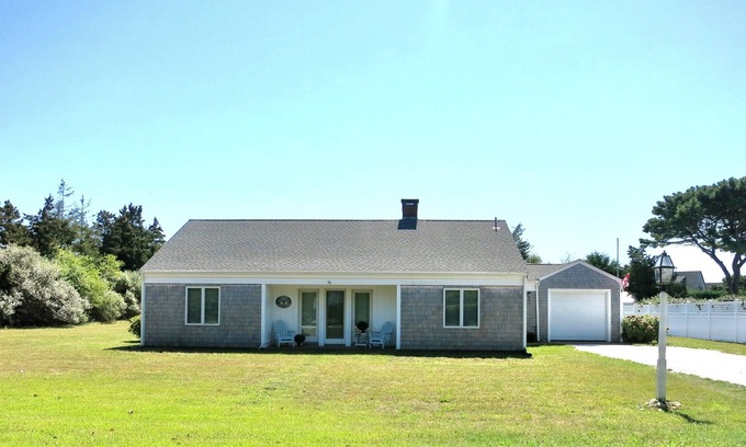 Katama House | Katama Getaway Walk to Norton Point/South Beach