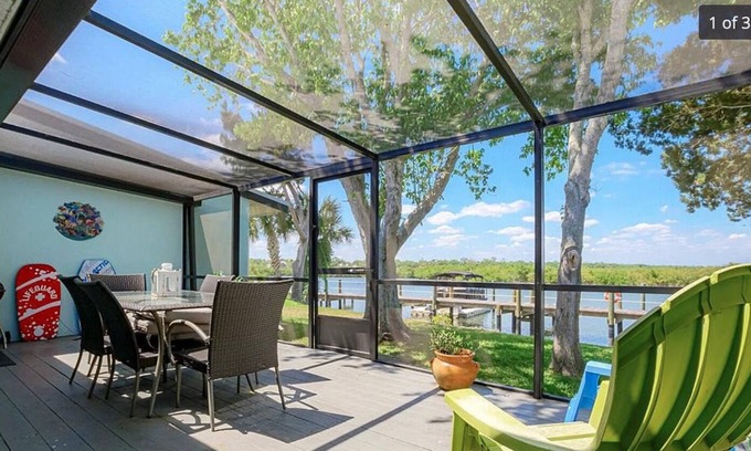 New Smyrna Beach Villa | Kate's Places-2B/2B Direct waterfront Villa w/dock near Beach & downtown!