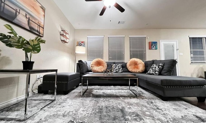 Barker House | Katy home 5 bedrooms 6 beds 3 and half bath