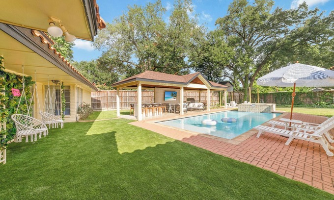 Katy House | Katy Oasis with Huge Patio, Pool & Game Room