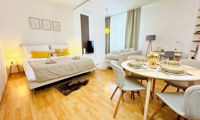 Lend Apartment | Katy's Cozy Corner - free parking
